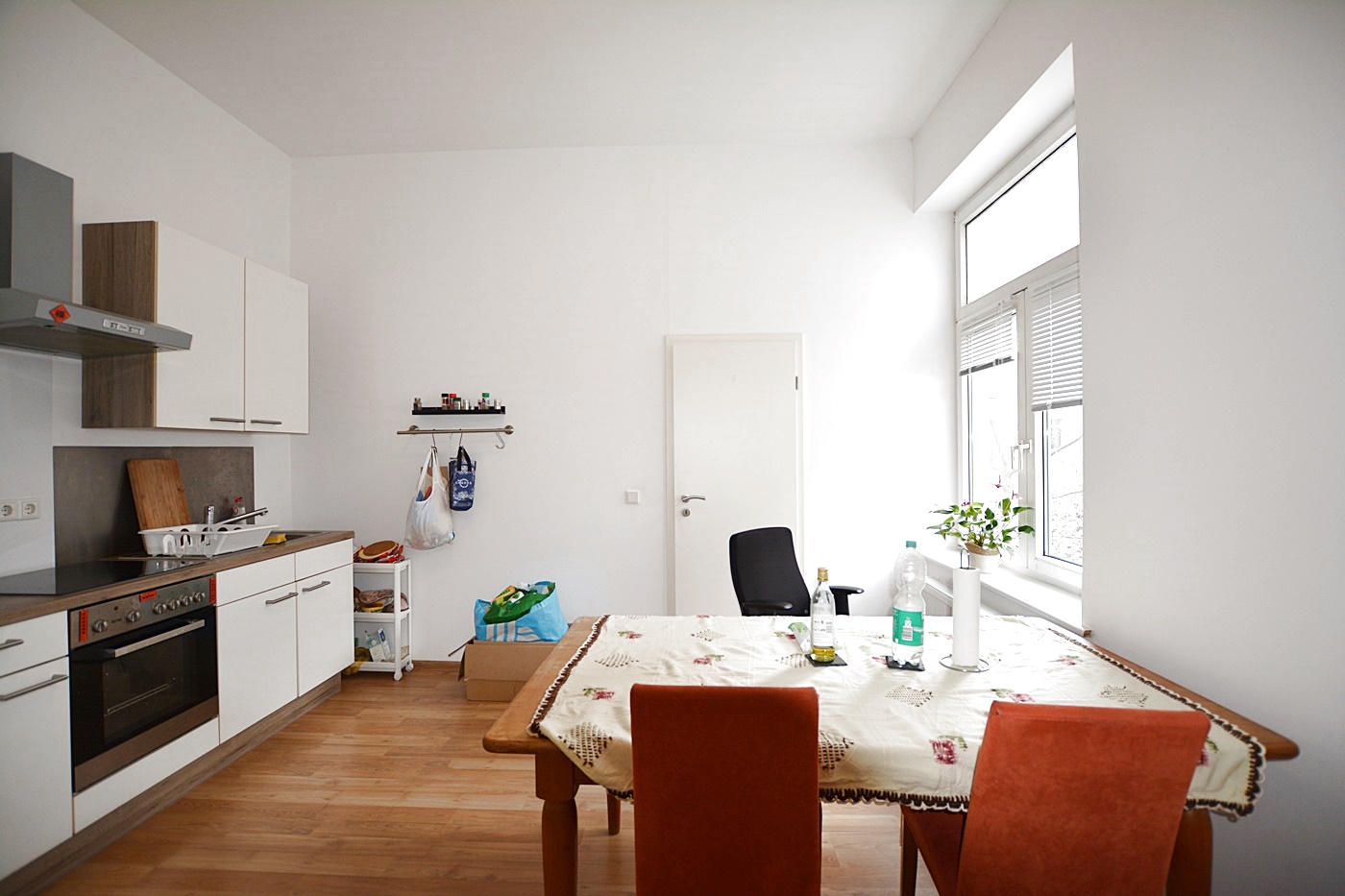 Ideal für die ersten eigenen 4 Wände – helle 1-Zimmer Wohnung im 1.OG in schönem Altbau - Photo 2
