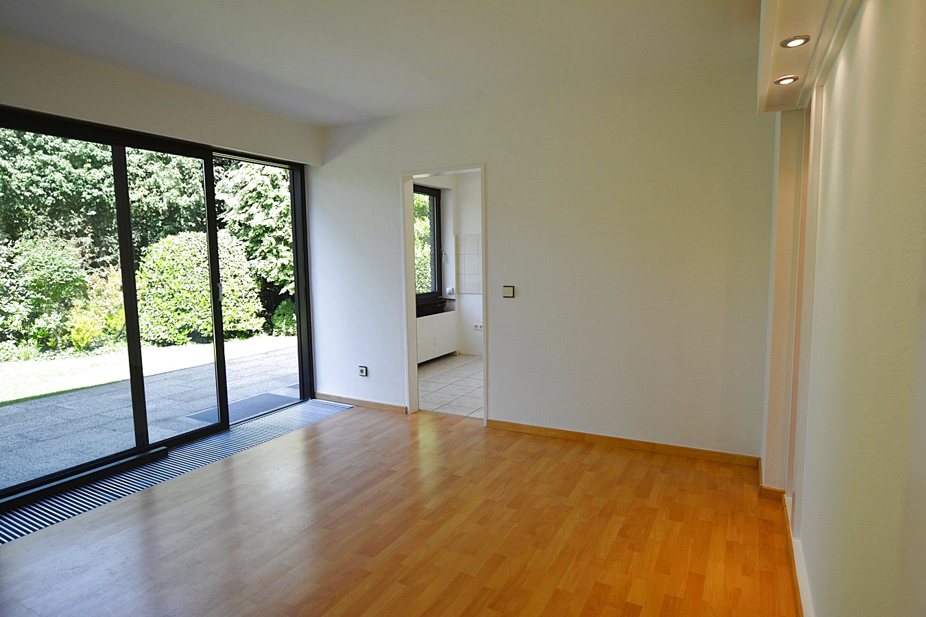 Ein Familienidyll in perfekter Lage: große, renovierte Gartenwohnung in der Nähe des Bismarckviertels - Foto 2