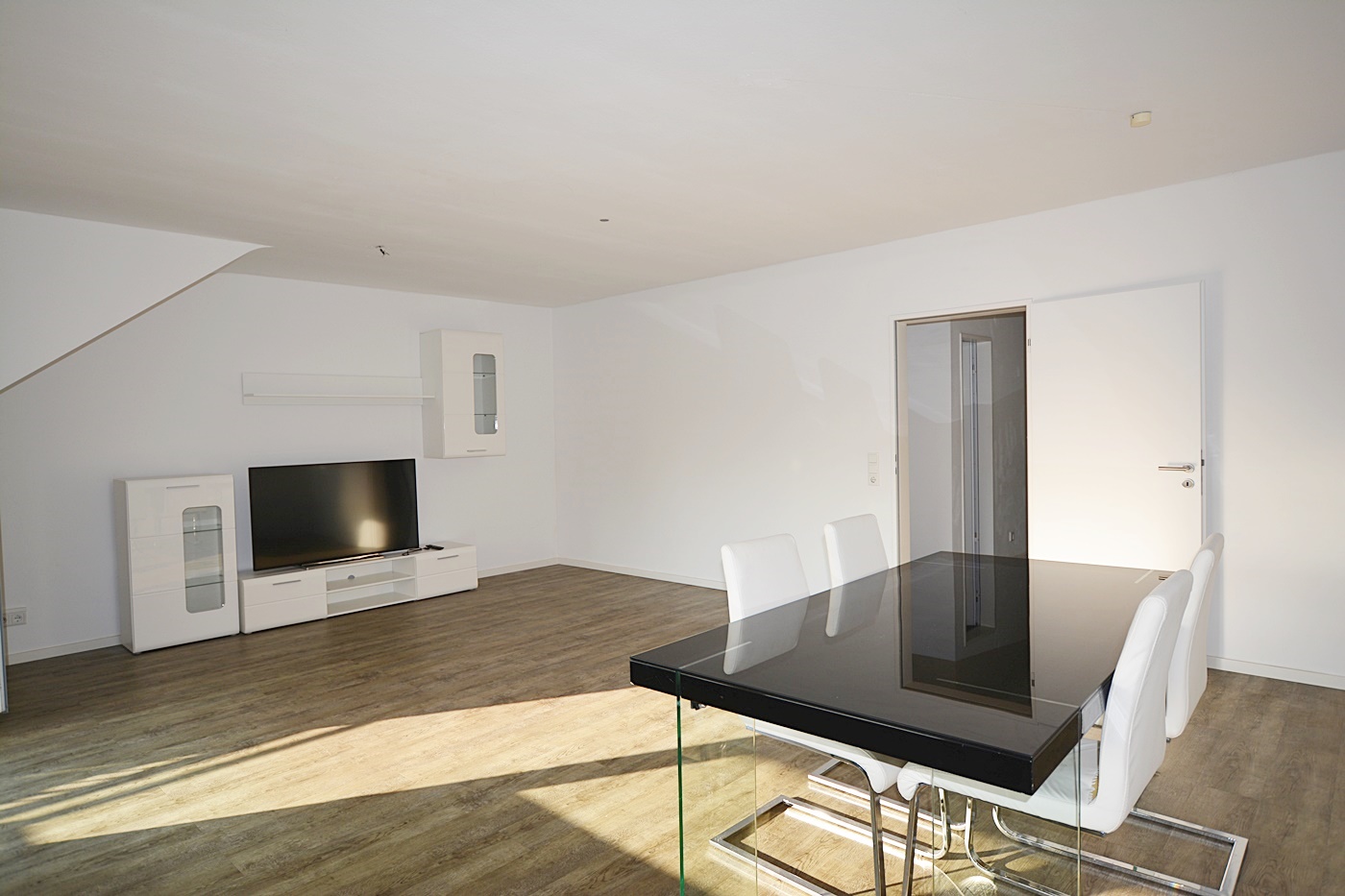 Ein Traum in KR-Uerdingen: sanierte 2-Zimmer-Wohnung mit großem West Balkon, EBK u. Garage - Foto 2