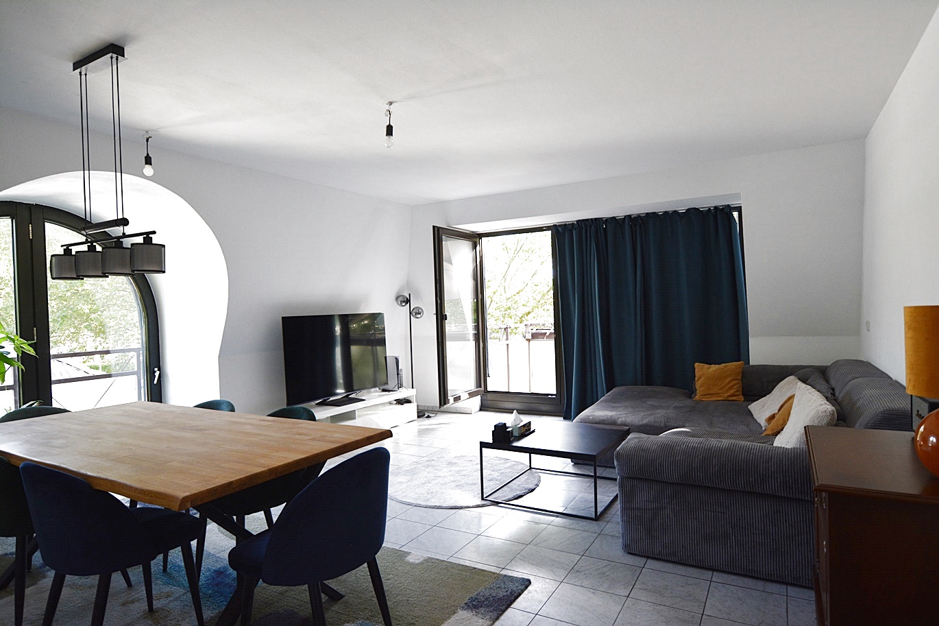 Helle 3- Zimmer-Wohnung im 2.OG (Dachgeschoss) mit Balkon in äußerst gepflegtem Mehrfamilienhaus - Foto 2