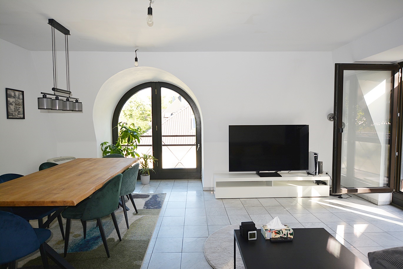 Helle 3- Zimmer-Wohnung im 2.OG (Dachgeschoss) mit Balkon in äußerst gepflegtem Mehrfamilienhaus - Foto 1