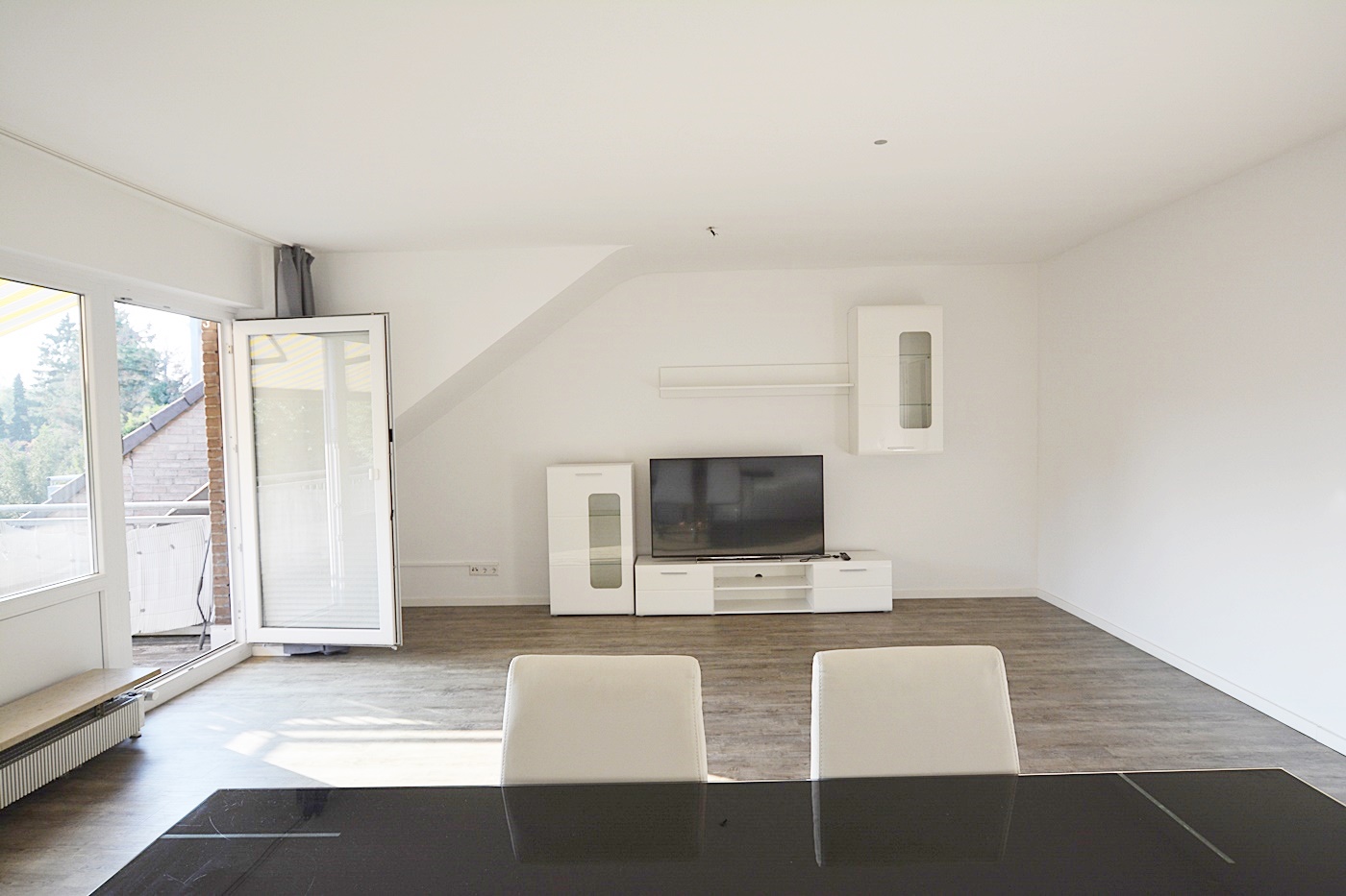 Ein Traum in KR-Uerdingen: sanierte 2-Zimmer-Wohnung mit großem West Balkon, EBK u. Garage - Foto 1