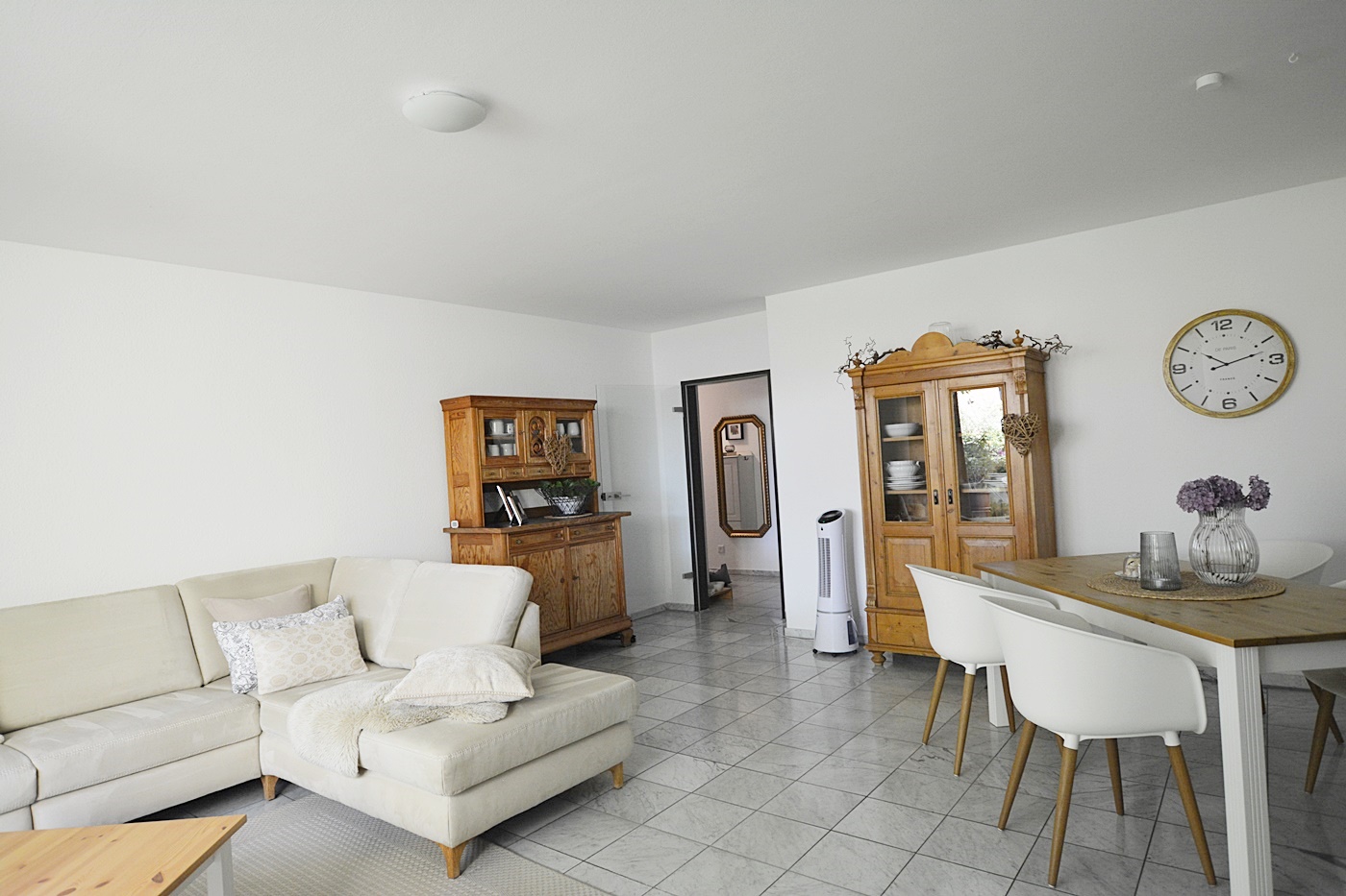 Helle 3 Zimmer-Wohnung im EG/Hochparterre mit Balkon in äußerst gepflegtem Mehrfamilienhaus - Foto 3
